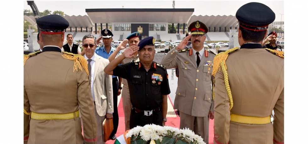 Chief of Army Staff of India, Gen Manoj Pande laid a wreath at the Memorial of Unknown Soldier in Nasr City