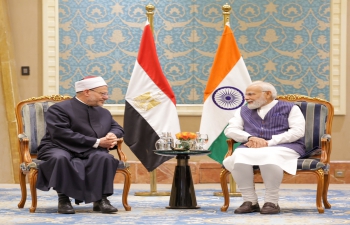 Prime Minister Shri Narendra Modi met His Eminence Prof. Shawky Ibrahim Allam, Grand Mufti of Egypt in Cairo