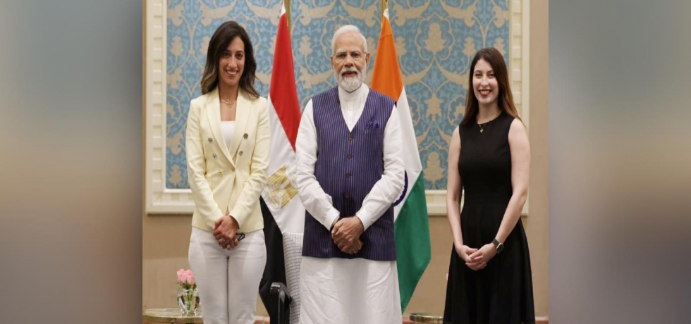 Prime Minister Shri Narendra Modi met with two prominent young Yoga instructors, Ms. Reem Jabak and Ms. Nada Adel in Cairo