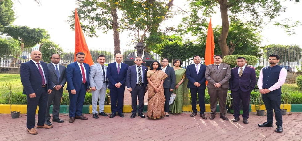 Amb KD Dewal, Joint Secretary (Counter Terrorism), Ministry of External Affairs, accompanied by Cd'A Ms. C Sushma and members of the Indian delegation paid floral tributes at the bust of Mahatma Gandhi in Al Horreya Park, Cairo (30 April 2025)